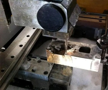 線切割機床工作時短路是怎么回事？